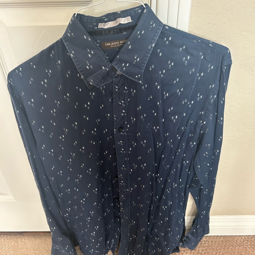 Tommy Bahama Blue Casual Button Down Shirt with Subtle Pattern
